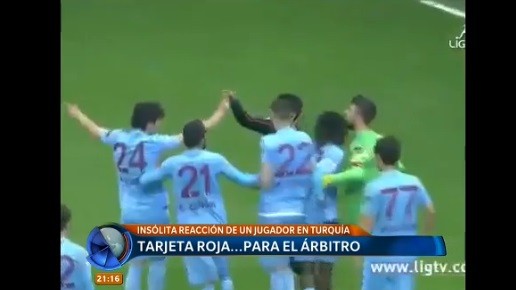 Tarjeta roja... para el árbitro