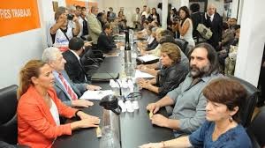 Minuto RSS: incidentes con manetros y negociación docente