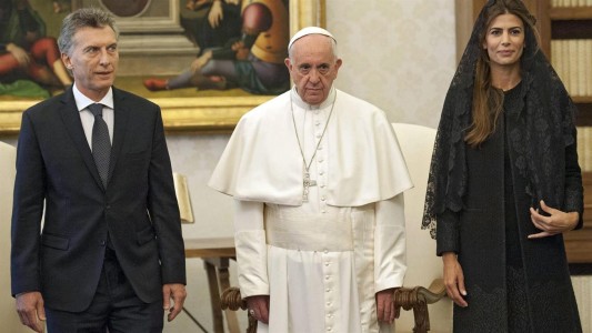 el look protocolar de Juliana Awada para el encuentro con el Papa Francisco