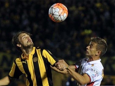 Con un gol tempranero Huracán se trajo 3 puntos de Montevideo