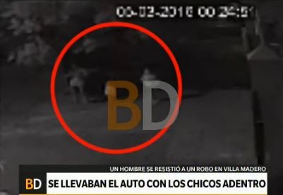 La reacción de un padre al que le roban el auto con los chicos adentro