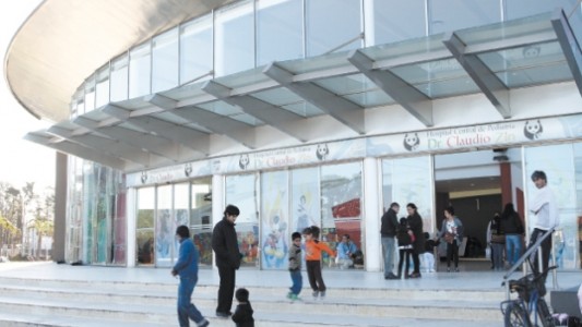 Mató a cuchilladas a su amante en el estacionamiento de un hospital