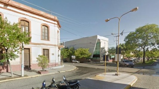 Robaron el auto que usaba un comisario enfrente de una Jefatura Departamental