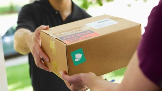 Oficializan el regreso de las importaciones a través del sistema "puerta a puerta"