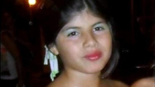 Prisión perpetua para tres jóvenes por violar y empalar a una niña de 11 años