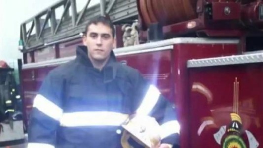 Se colgó de su camioneta para evitar que se la robaran y murió