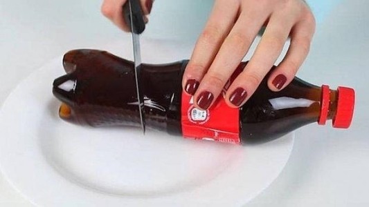 #VideoViral : un tutorial para hacer gelatina con una bebida cola arrasa en las redes