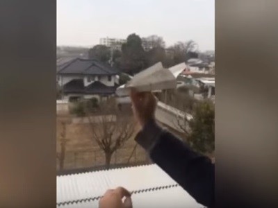 #EsViral El avioncito de papel boomerang