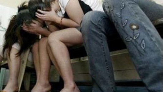 Procesan a policía bonaerense por facilitar la prostitución cerca de tribunales porteños