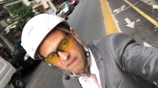 #ObamaEnArgentina : Dietrich fue a Casa Rosada en Bici y lo demoraron en la puerta