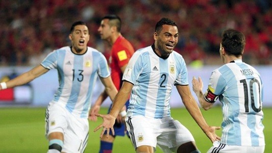 Argentina ganó sin jugar bien: 2 a 1 a Chile para recuperar la fe