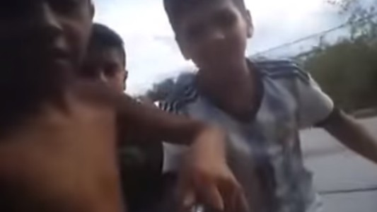 #VideoViral Unos niños estaban por tomarse una selfie y cayeron del techo