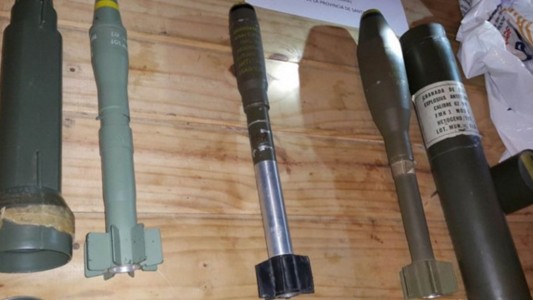 Dos jóvenes fueron detenidos cuando intentaban vender un arsenal de granadas