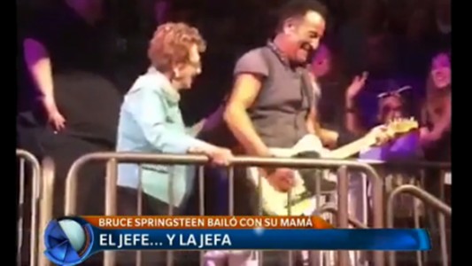 Bruce Springsteen bailó con su mamá