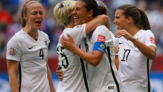 Estrellas del fútbol femenino de EE.UU. denuncian discriminación salarial