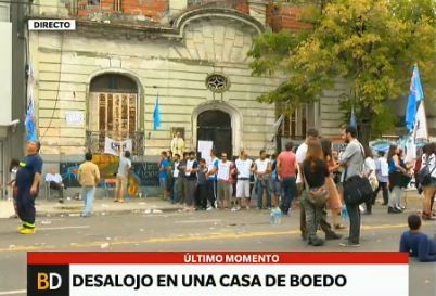 Unas 37 familias resisten un desalojo  en Boedo