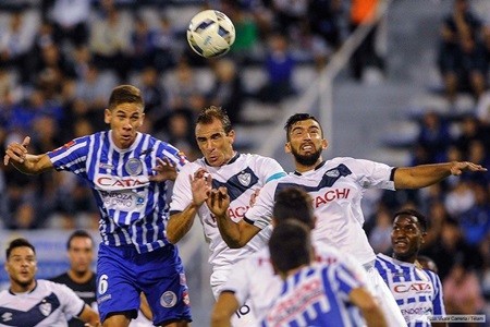 Godoy Cruz se quedó solo en la punta después de golear a Vélez