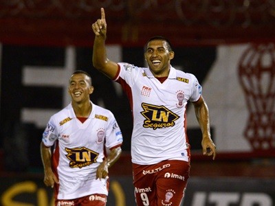 Copa Libertadores: Huracán cerca de la clasificación
