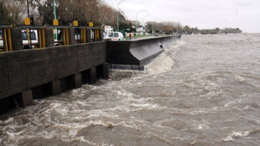 Alertan por una crecida del Río de la Plata a partir de esta tarde