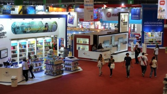 La Feria del Libro prepara homenajes, un espacio para "booktubers" y 2.500 stands