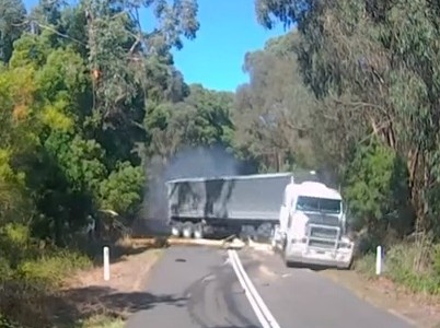 #EsViral Se le vino un acoplado encima y estuvo ¡así de cerquita!!!