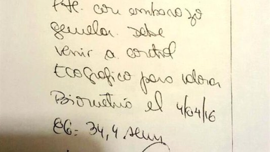 Fue a dar a luz a mellizos, pero le entregaron un solo bebe