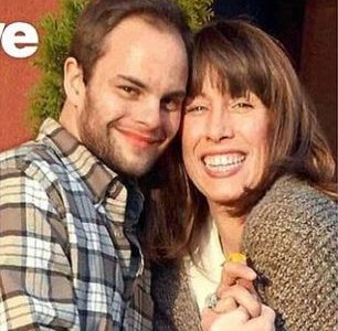 Se casará con el hijo que dio en adopción