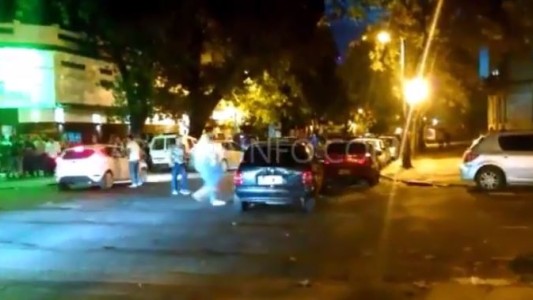 Video: se peleó y los quiso atropellar con el auto
