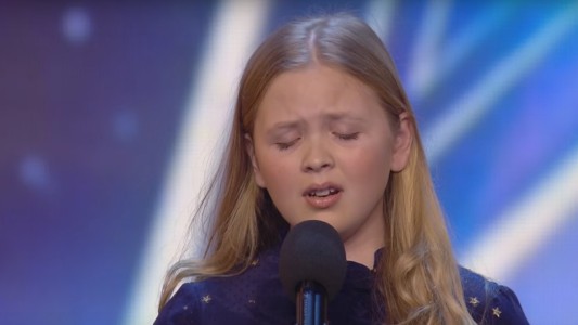 Una niña de 12 años sorprendió al jurado del "Got Talent" británico