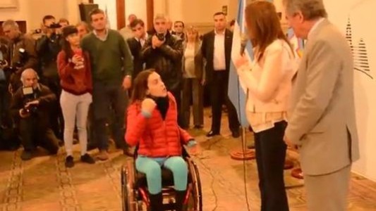 Una mujer en silla de ruedas increpó a Vidal en un acto