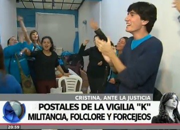 Postales de la vigilia "k": militancia, folclore y forcejeos