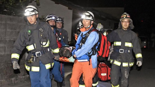 Fuerte terremoto en Japón: tres muertos y más de 200 heridos