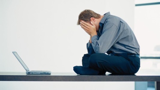 Cometió un error al escribir un código en la computadora y destruyó toda su empresa