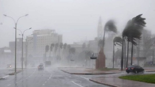 Piden a los habitantes de Concordia que permanezcan en sus casas tras el alerta rojo declarado en Uruguay