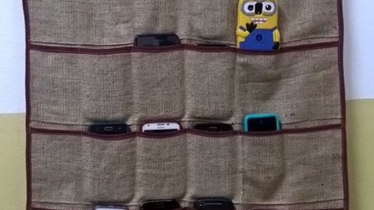 Una solución para que los alumnos no usen sus celulares en clase