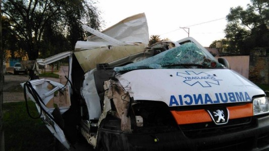 Chocó una ambulancia y murió el acompañante de la paciente