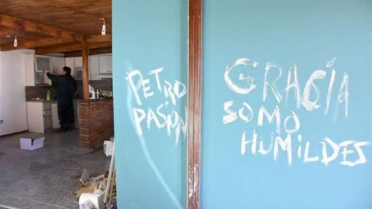 Entraron a robar una casa y dejaron un mensaje en la pared