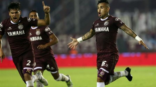 Lanús le ganó a Banfield y sigue puntero