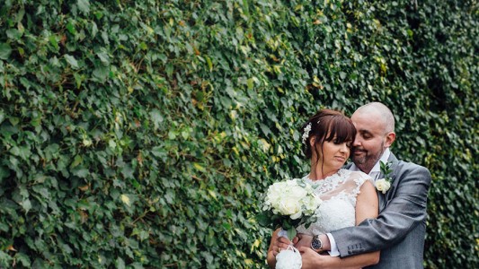 Conmovedor: Esta novia se rapó el pelo en su boda para acompañar a su amor