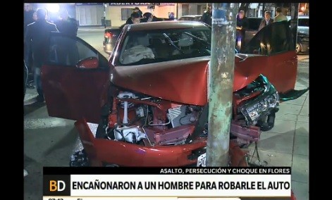 Una persecución policial terminó con un choque en Flores