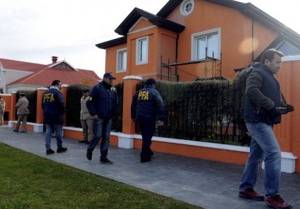 Hallaron 90 mil dólares en efectivo en una de las propiedades de Lázaro Báez