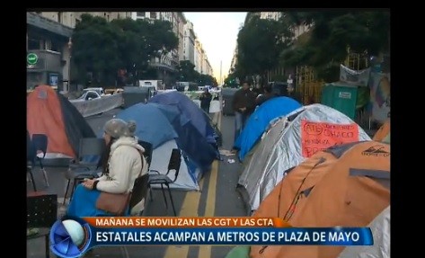 Estatales acampan a metros de Plaza de Mayo