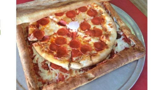 Para no desperdiciar cartón, inventan una caja de pizza hecha de pizza