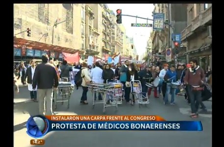 Protesta de médicos bonaerenses frente al Congreso