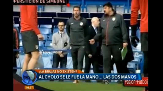 Al Cholo se le fue la mano... las dos manos