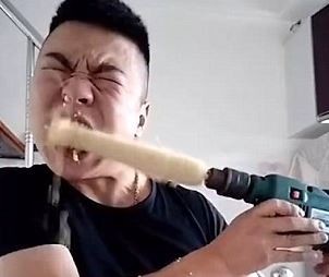 #EsViral Cómo comer un choclo en 10 segundos