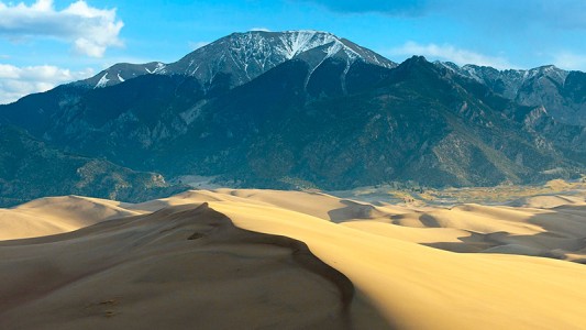 Construirán una montaña para que llueva en Dubai