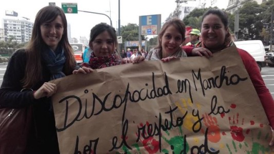 Reclamo de personas con discapacidad en el Ministerio de Salud