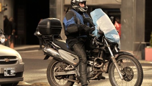 Aprobaron la ley porteña que regula a "motoqueros" y trabajadores de delivery