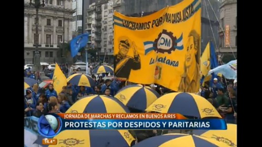 Protestas por despidos y paritarias
